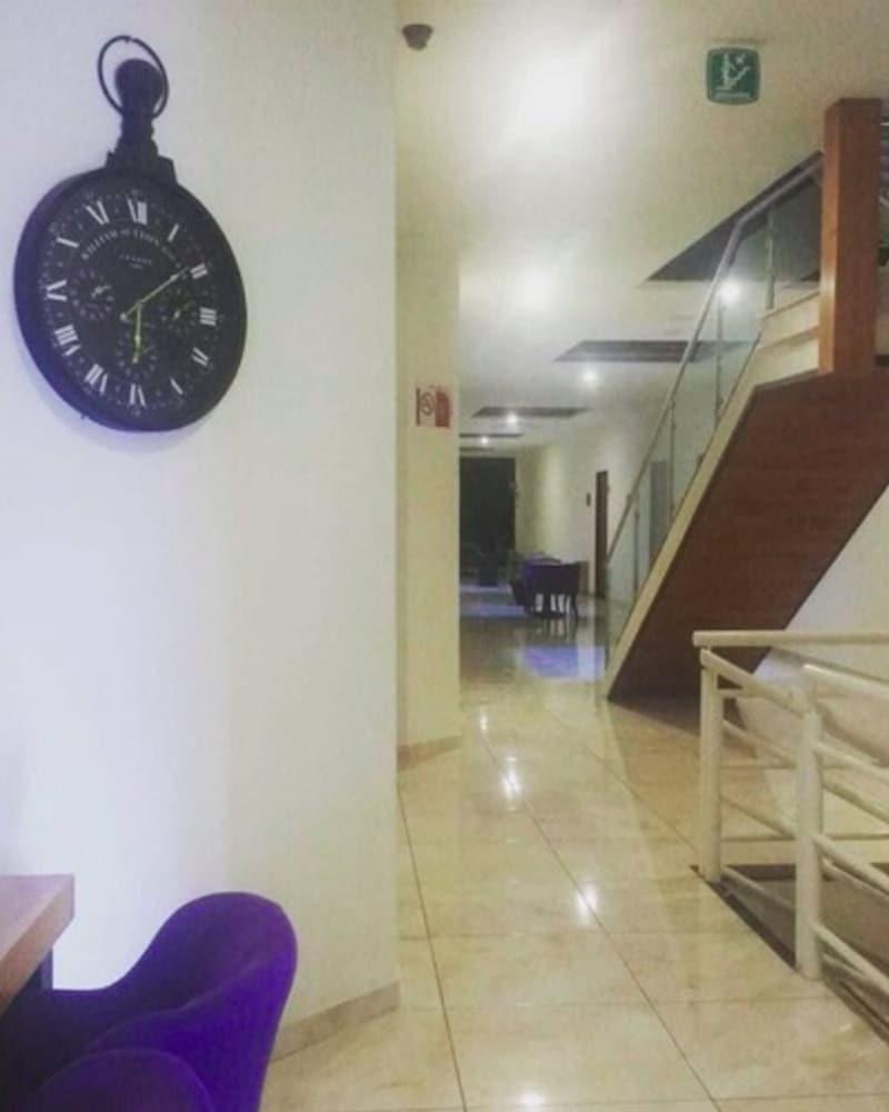 Hotel Leones بويبلا المظهر الخارجي الصورة